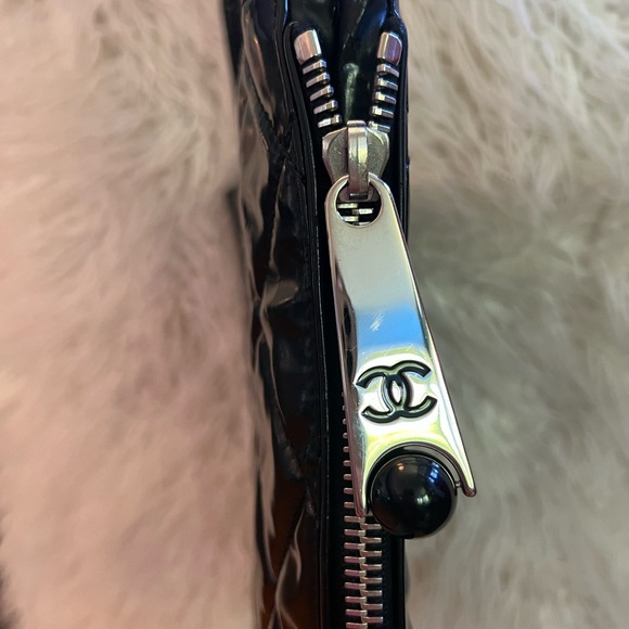 Chanel Black Patent Leather Expandable Tote - Picture 4 of 16